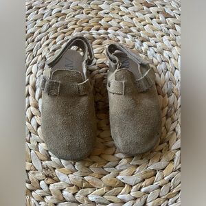 Zara kids leather clogs. Size 11.